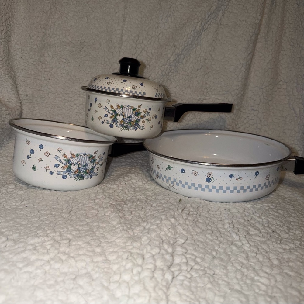 Tabletops Unlimited Blueberry Hearts Pan/pots set